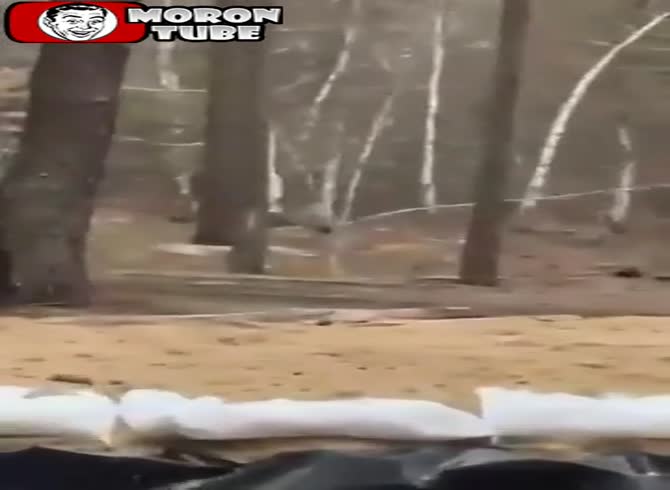 Video :Ukrainian soldiers film a Russian drone searching for them in the forest